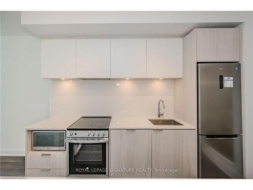 209-65 Annie Craig Drive, Toronto, ON - Indoor Photo Showing Kitchen