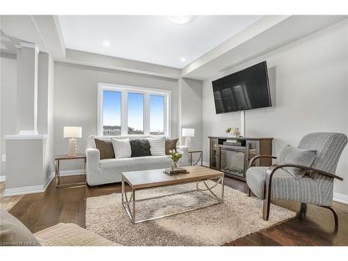 152 Cittadella Boulevard, Hamilton, ON - Indoor Photo Showing Living Room