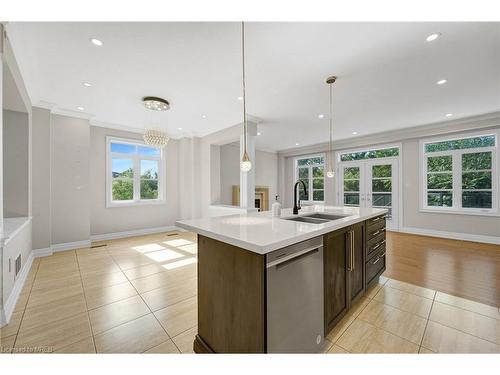 3136 Watercliffe Court, Oakville, ON - Indoor Photo Showing Kitchen With Double Sink With Upgraded Kitchen