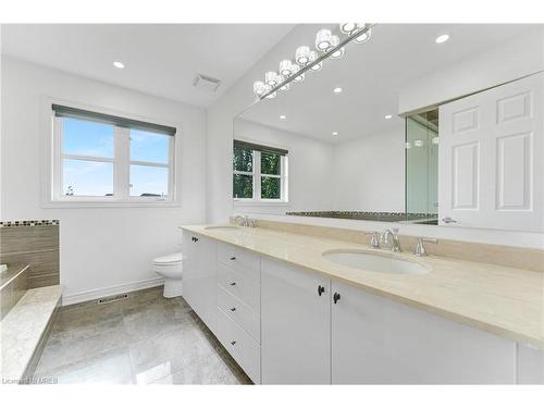 3136 Watercliffe Court, Oakville, ON - Indoor Photo Showing Bathroom