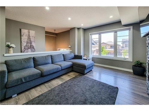 52 Crafter Crescent, Hamilton, ON - Indoor Photo Showing Living Room