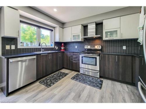 52 Crafter Crescent, Hamilton, ON - Indoor Photo Showing Kitchen With Upgraded Kitchen