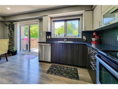 52 Crafter Crescent, Hamilton, ON - Indoor Photo Showing Kitchen With Upgraded Kitchen