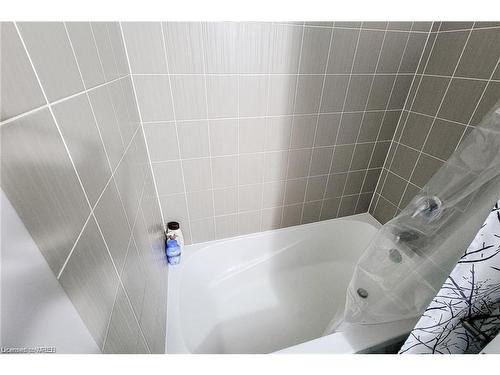 52 Crafter Crescent, Hamilton, ON - Indoor Photo Showing Bathroom