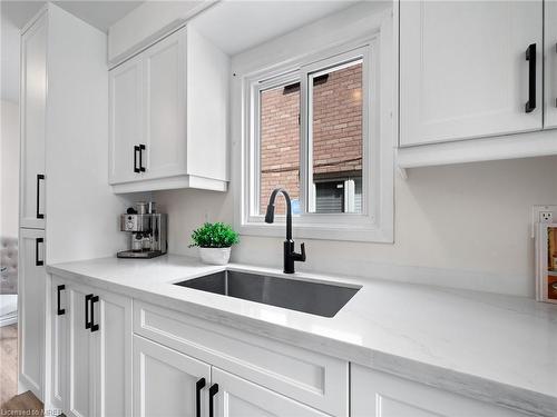 13 Cashel Street, Brampton, ON - Indoor Photo Showing Kitchen