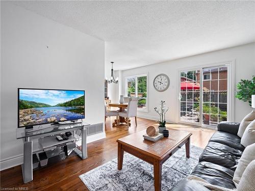 13 Cashel Street, Brampton, ON - Indoor Photo Showing Living Room