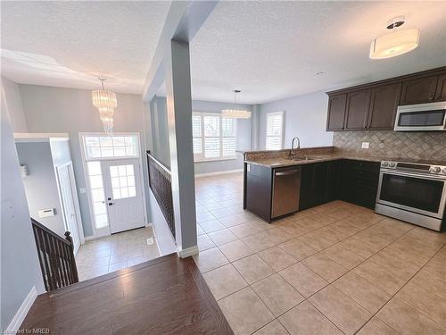 154 Newcastle Drive, Kitchener, ON - Indoor Photo Showing Kitchen