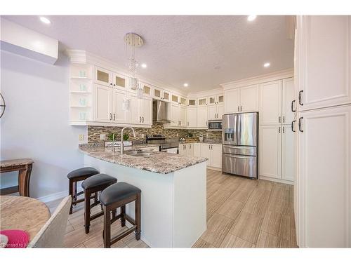 740 Cedar Bend Drive, Waterloo, ON - Indoor Photo Showing Kitchen With Upgraded Kitchen