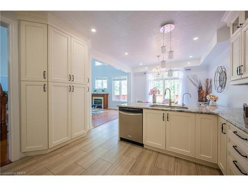 740 Cedar Bend Drive, Waterloo, ON - Indoor Photo Showing Kitchen With Upgraded Kitchen