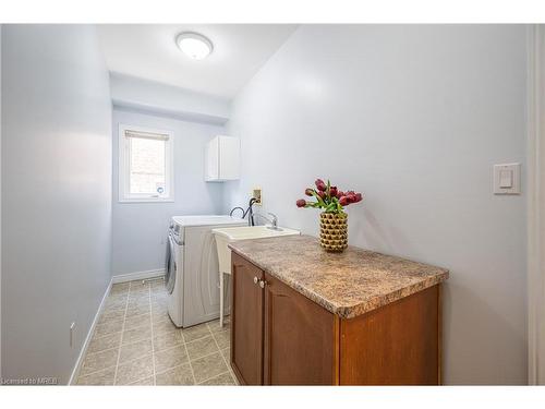 740 Cedar Bend Drive, Waterloo, ON - Indoor Photo Showing Laundry Room