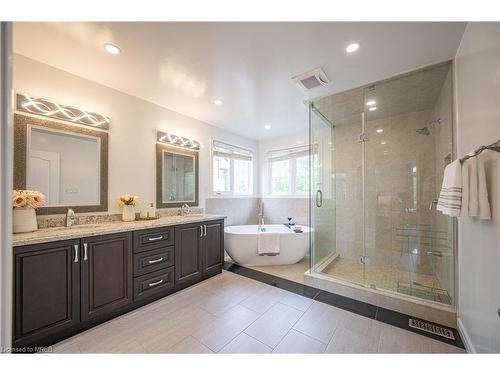 740 Cedar Bend Drive, Waterloo, ON - Indoor Photo Showing Bathroom