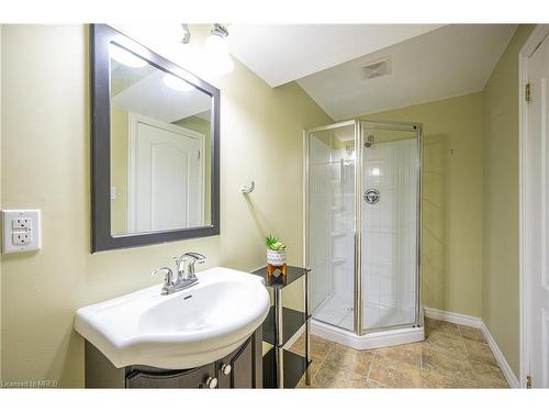 740 Cedar Bend Drive, Waterloo, ON - Indoor Photo Showing Bathroom