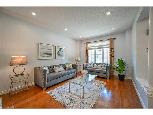 740 Cedar Bend Drive, Waterloo, ON - Indoor Photo Showing Living Room