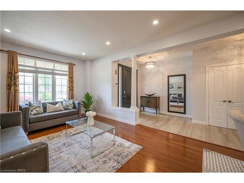 740 Cedar Bend Drive, Waterloo, ON - Indoor Photo Showing Living Room