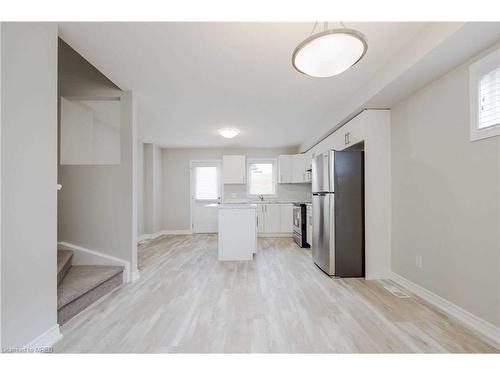 7768 Ascot Circle, Niagara Falls, ON - Indoor Photo Showing Kitchen