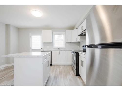 7768 Ascot Circle, Niagara Falls, ON - Indoor Photo Showing Kitchen