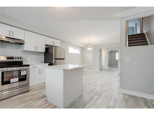 7768 Ascot Circle, Niagara Falls, ON - Indoor Photo Showing Kitchen