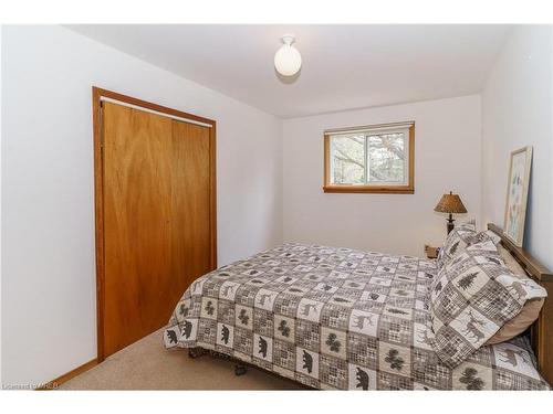 86 Stoney Road, Mckellar, ON - Indoor Photo Showing Bedroom