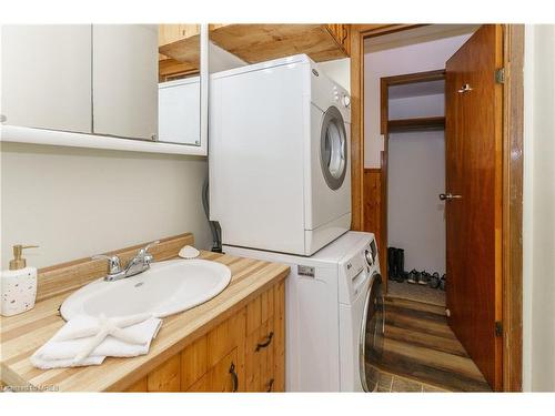 86 Stoney Road, Mckellar, ON - Indoor Photo Showing Laundry Room