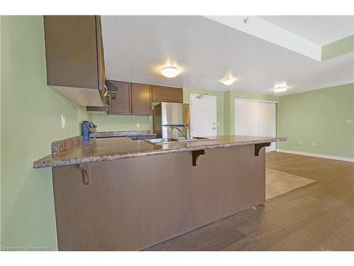 209-67 Kingsbury Square, Guelph, ON - Indoor Photo Showing Kitchen With Double Sink