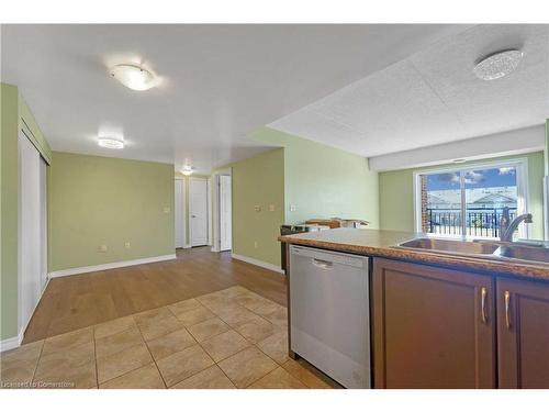 209-67 Kingsbury Square, Guelph, ON - Indoor Photo Showing Kitchen With Double Sink