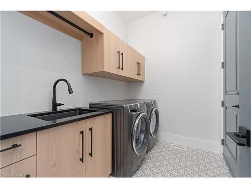 616 Mead Court, Sarnia, ON - Indoor Photo Showing Laundry Room