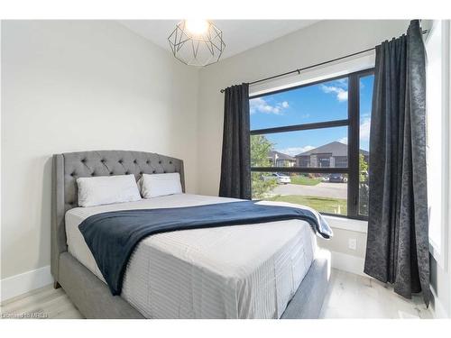 616 Mead Court, Sarnia, ON - Indoor Photo Showing Bedroom