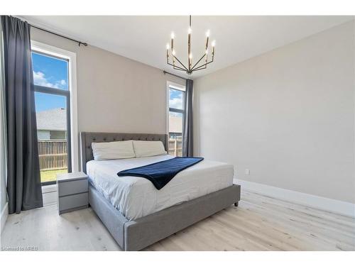 616 Mead Court, Sarnia, ON - Indoor Photo Showing Bedroom