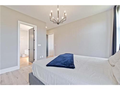 616 Mead Court, Sarnia, ON - Indoor Photo Showing Bedroom