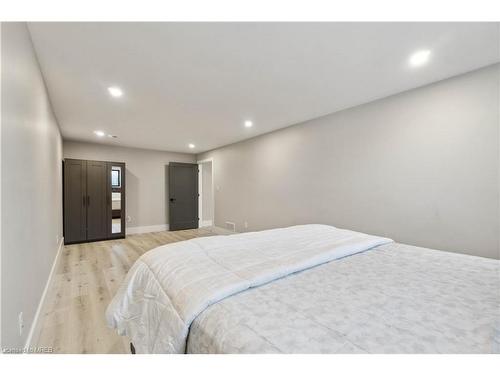 616 Mead Court, Sarnia, ON - Indoor Photo Showing Bedroom