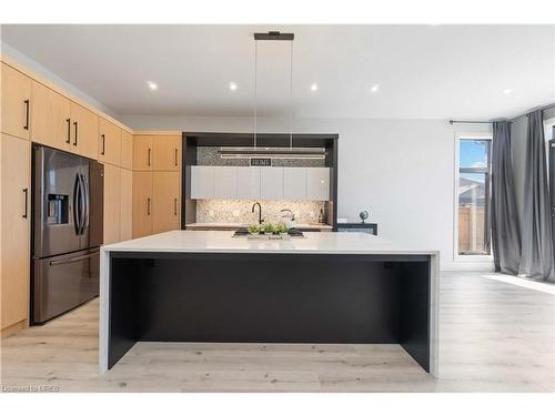 616 Mead Court, Sarnia, ON - Indoor Photo Showing Kitchen