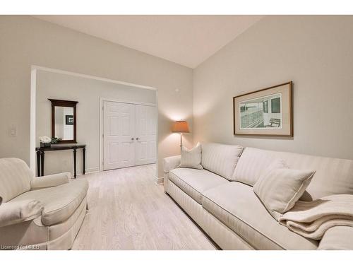 801-1477 Lakeshore Road, Burlington, ON - Indoor Photo Showing Living Room