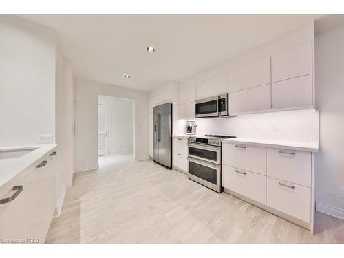 801-1477 Lakeshore Road, Burlington, ON - Indoor Photo Showing Kitchen