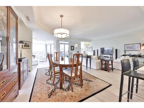 801-1477 Lakeshore Road, Burlington, ON - Indoor Photo Showing Dining Room