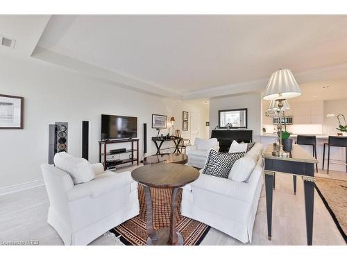 801-1477 Lakeshore Road, Burlington, ON - Indoor Photo Showing Living Room