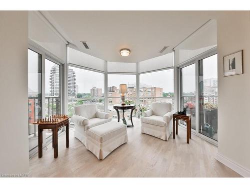 801-1477 Lakeshore Road, Burlington, ON - Indoor Photo Showing Living Room