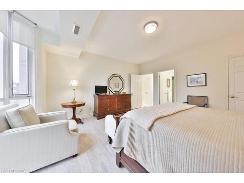 801-1477 Lakeshore Road, Burlington, ON - Indoor Photo Showing Bedroom