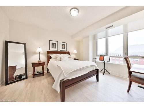 801-1477 Lakeshore Road, Burlington, ON - Indoor Photo Showing Bedroom