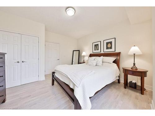 801-1477 Lakeshore Road, Burlington, ON - Indoor Photo Showing Bedroom