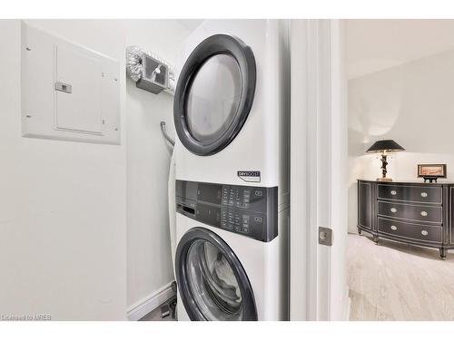 801-1477 Lakeshore Road, Burlington, ON - Indoor Photo Showing Laundry Room