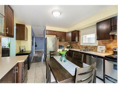 128 Fanshawe Drive, Brampton, ON - Indoor Photo Showing Kitchen