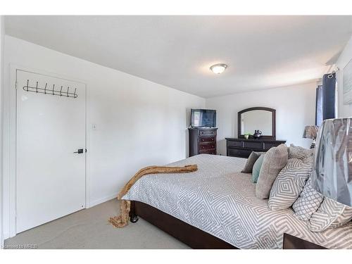 128 Fanshawe Drive, Brampton, ON - Indoor Photo Showing Bedroom