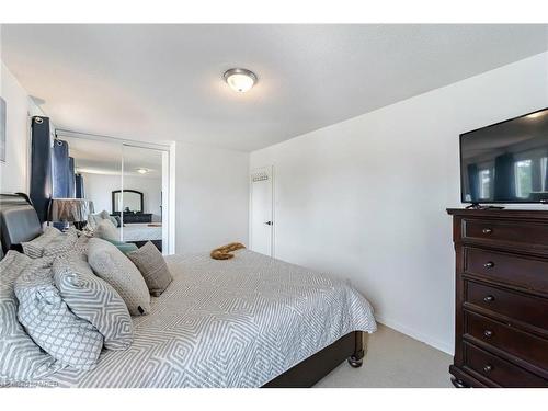 128 Fanshawe Drive, Brampton, ON - Indoor Photo Showing Bedroom