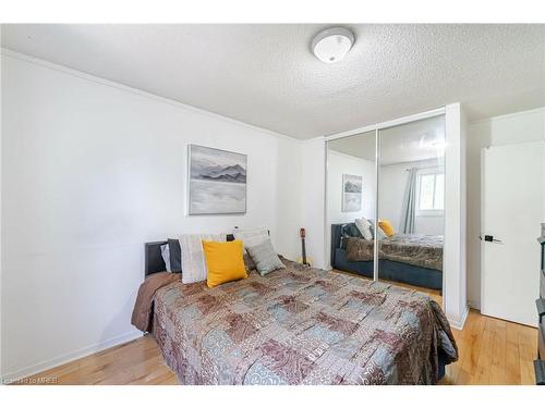 128 Fanshawe Drive, Brampton, ON - Indoor Photo Showing Bedroom