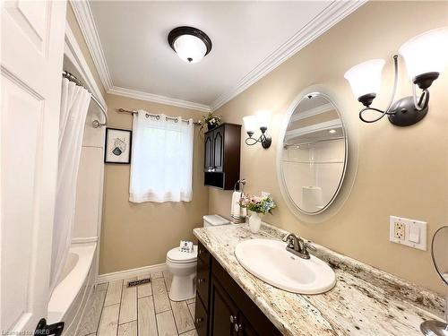 60 Third Street, Welland, ON - Indoor Photo Showing Bathroom