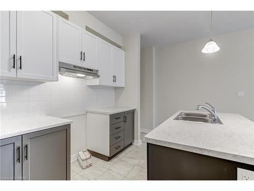 40-4311 Mann Street, Niagara Falls, ON - Indoor Photo Showing Kitchen With Double Sink