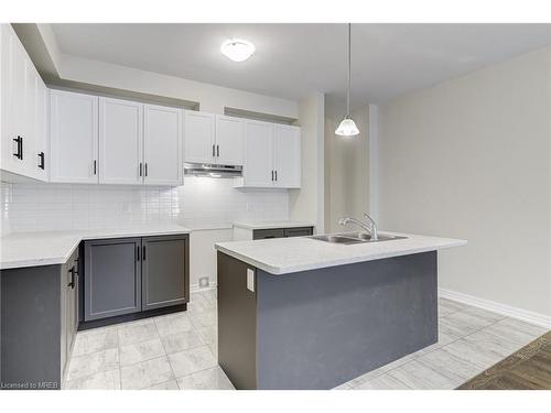 40-4311 Mann Street, Niagara Falls, ON - Indoor Photo Showing Kitchen With Double Sink