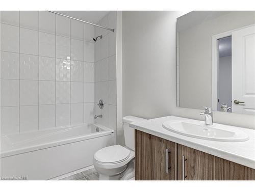 40-4311 Mann Street, Niagara Falls, ON - Indoor Photo Showing Bathroom