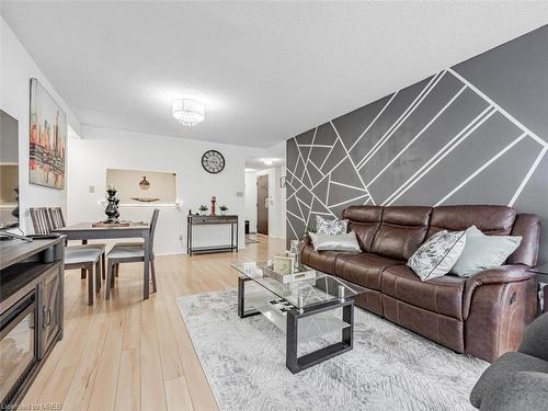 U #907-5785 Yonge Street, Toronto, ON - Indoor Photo Showing Living Room