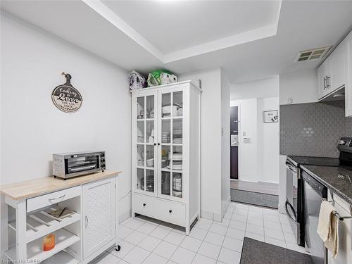 U #907-5785 Yonge Street, Toronto, ON - Indoor Photo Showing Kitchen